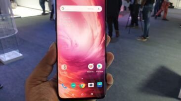 OnePlus 7 Pro smartphone photographed at its launch, illustrating a Qualcomm CrashDump troubleshooting guide.